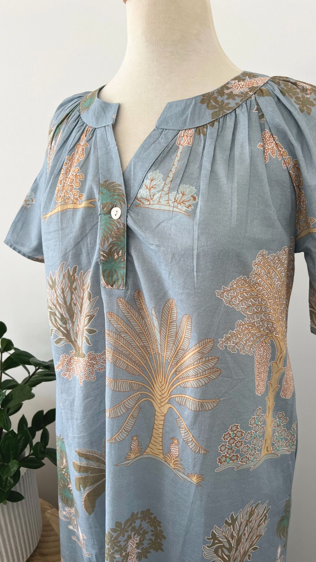 Bangalow Palm Short Sleeve Nightie - Blue