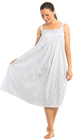 Marie-Antoinette Embroidered White Nightie